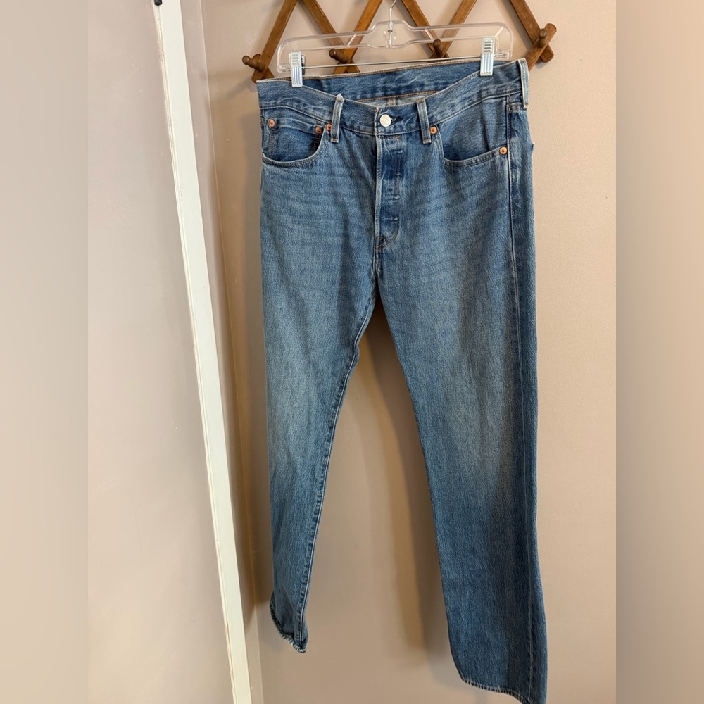 Levi’s 501 32X34 button fly light wash classic iconic Levi’s red label